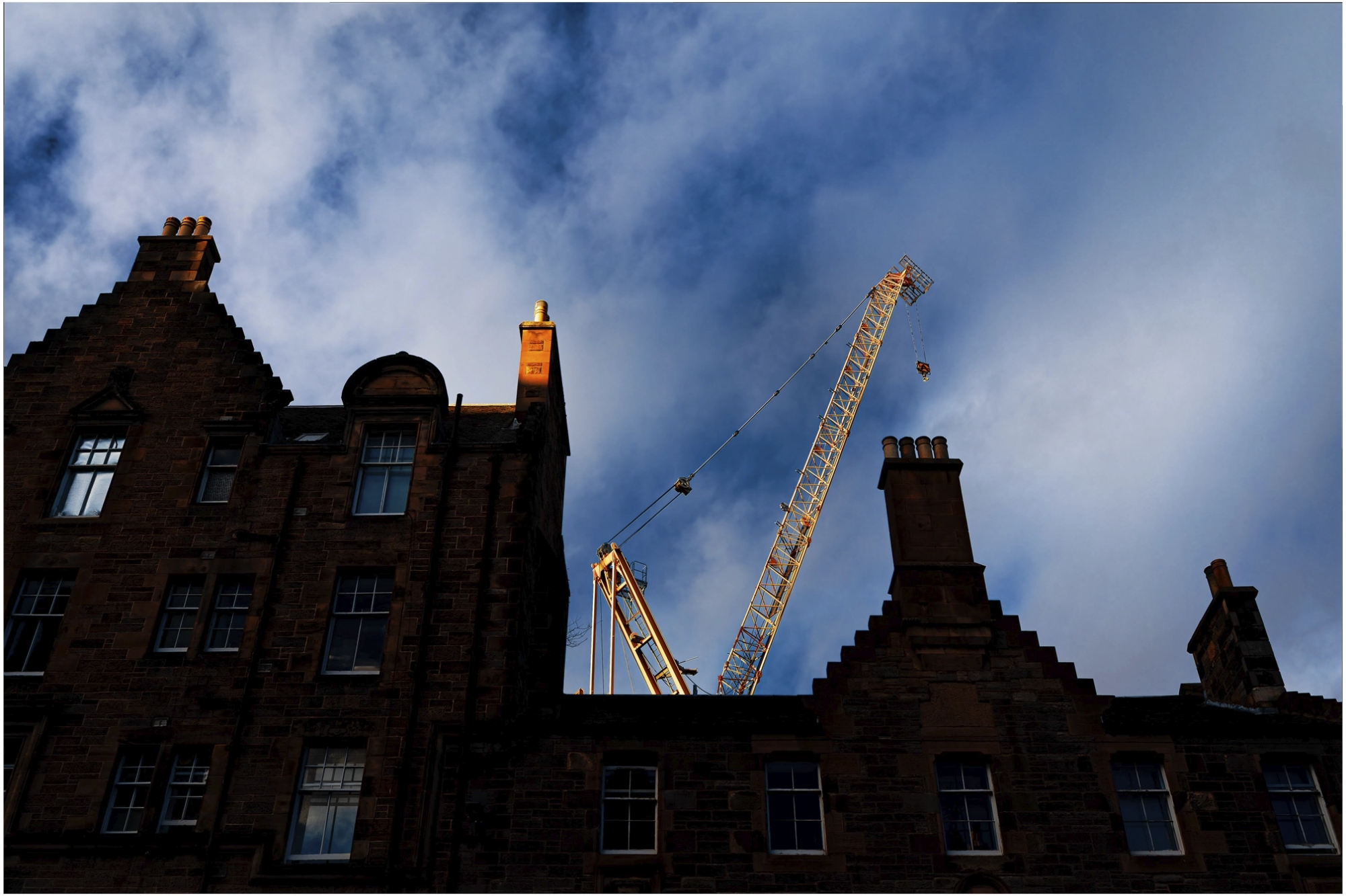 photographie maisons avec grue orange écosse edimburgh
